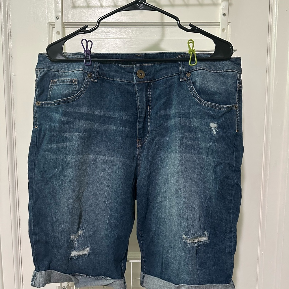 Ava and Viv Bermuda Jean shorts distressed size 18W